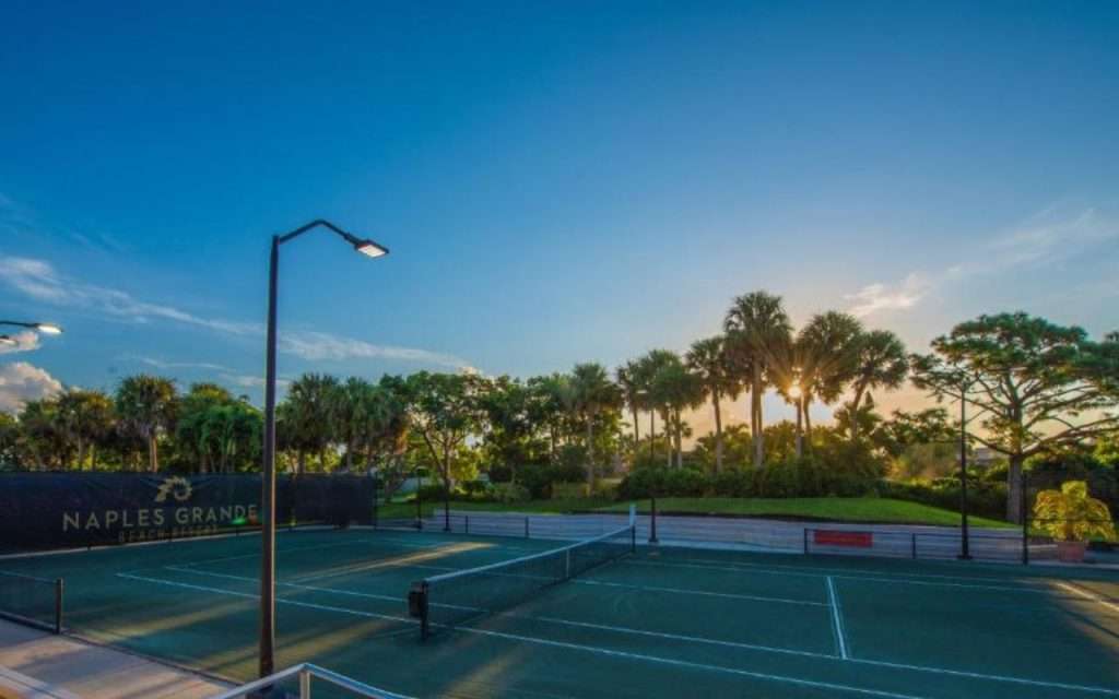 Naples Grande Beach Resort tennis court